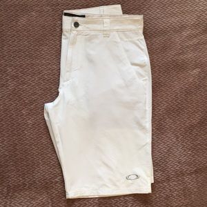 Oakley mens White Nylon short size 34